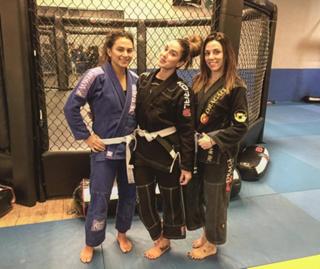 Dani Bolina feet photo thumbnail