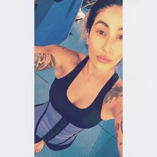 Dani Bolina feet photo thumbnail