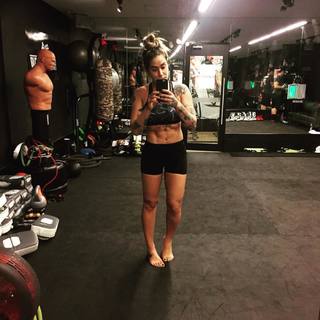 Dani Bolina feet photo thumbnail