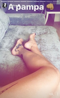 Dani Bolina feet photo thumbnail