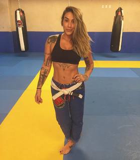 Dani Bolina feet photo thumbnail