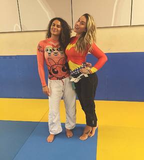 Dani Bolina feet photo thumbnail