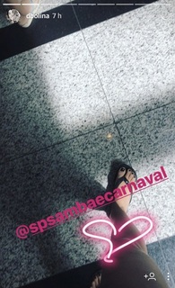 Dani Bolina feet photo thumbnail