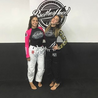 Dani Bolina feet photo thumbnail