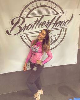 Dani Bolina feet photo thumbnail