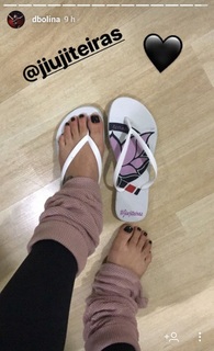 Dani Bolina feet photo thumbnail