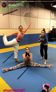 Dani Bolina feet photo thumbnail