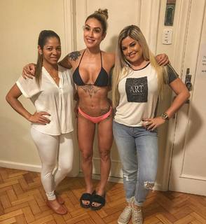 Dani Bolina feet photo thumbnail