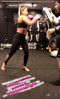 Dani Bolina feet photo thumbnail