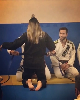 Dani Bolina feet photo thumbnail