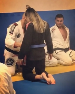Dani Bolina feet photo thumbnail