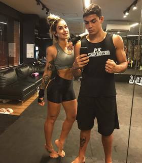 Dani Bolina feet photo thumbnail