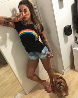 Dani Bolina feet photo thumbnail