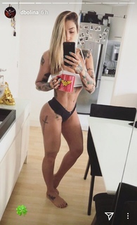 Dani Bolina feet photo thumbnail