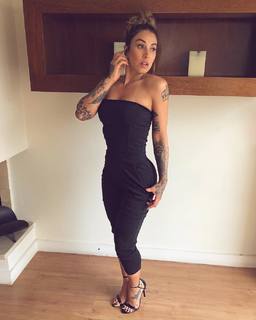 Dani Bolina feet photo thumbnail