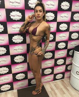 Dani Bolina feet photo thumbnail