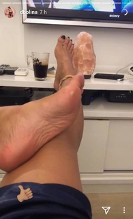Dani Bolina feet photo thumbnail