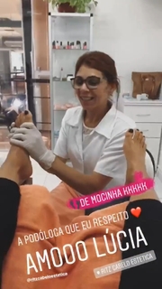 Dani Bolina feet photo thumbnail