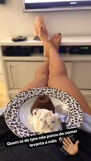 Dani Bolina feet photo thumbnail