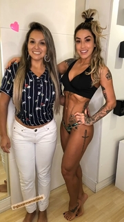 Dani Bolina feet photo thumbnail
