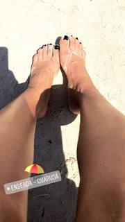 Dani Bolina feet photo thumbnail