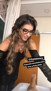 Dani Bolina feet photo thumbnail
