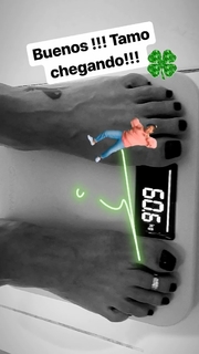 Dani Bolina feet photo thumbnail