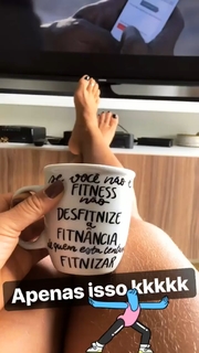 Dani Bolina feet photo thumbnail