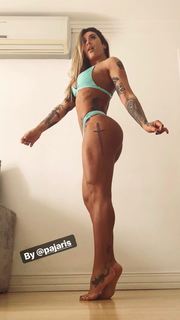 Dani Bolina feet photo thumbnail