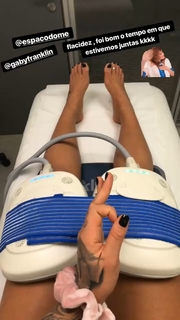 Dani Bolina feet photo thumbnail