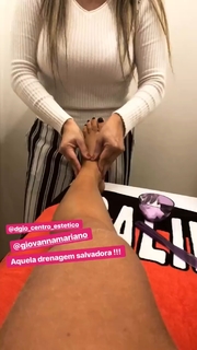 Dani Bolina feet photo thumbnail
