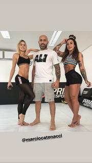 Dani Bolina feet photo thumbnail