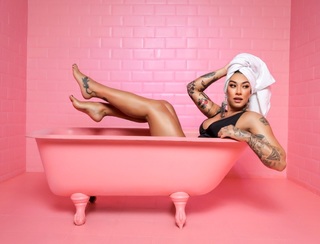 Dani Bolina feet photo thumbnail