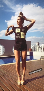 Dani Bolina feet photo thumbnail