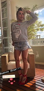 Dani Bolina feet photo thumbnail