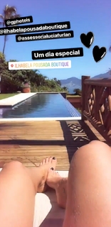 Dani Bolina feet photo thumbnail