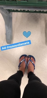 Dani Bolina feet photo thumbnail