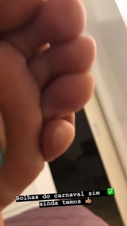 Dani Bolina feet photo thumbnail