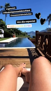 Dani Bolina feet photo thumbnail