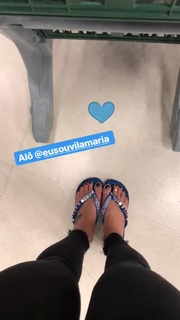 Dani Bolina feet photo thumbnail