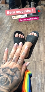 Dani Bolina feet photo thumbnail