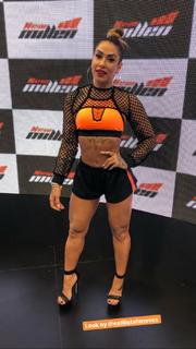 Dani Bolina feet photo thumbnail