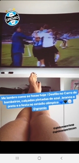 Dani Bolina feet photo thumbnail