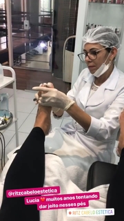Dani Bolina feet photo thumbnail