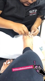 Dani Bolina feet photo thumbnail