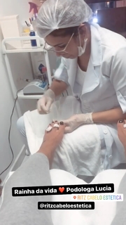 Dani Bolina feet photo thumbnail
