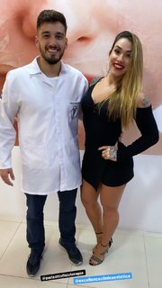 Dani Bolina feet photo thumbnail