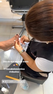 Dani Bolina feet photo thumbnail