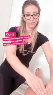 Dani Bolina feet photo thumbnail