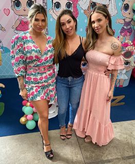 Dani Bolina feet photo thumbnail
